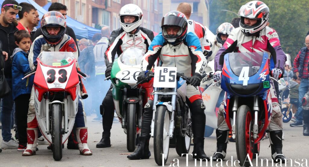 La exhibición de motos clásicas tomó el centro de Almansa