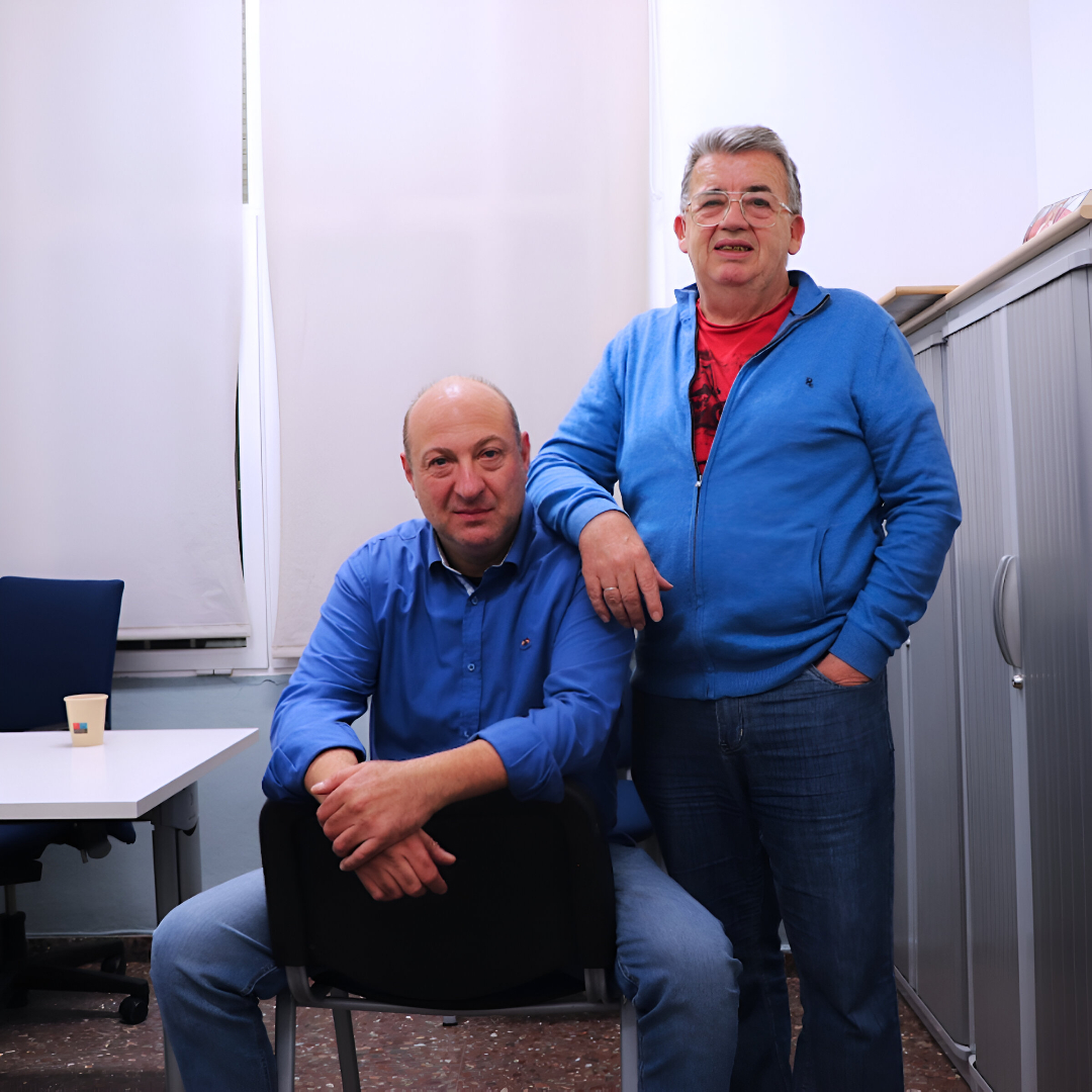  Víctor junto a Ventura Rico, presidente de Aarfal, en el Centro de Asociaciones de Almansa 