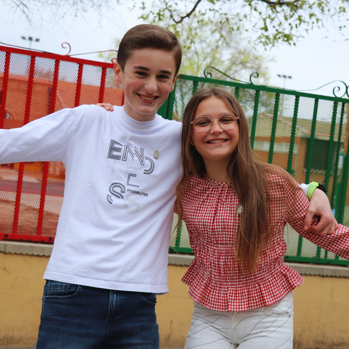 Aimée Garrido, Reina Infantil de Fiestas Mayores, y Agustín López, Presidente de la Comisión Infantil 2026| V.GIL