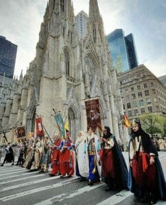 Moros y cristianos desfilan por Nueva York