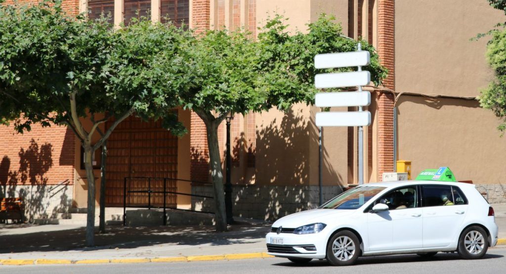 Coche en prácticas por Almansa