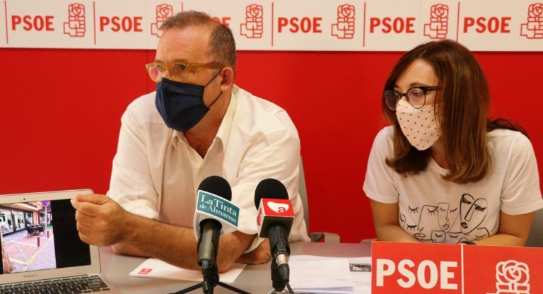 Pablo Sánchez y Salud López del PSOE Almansa