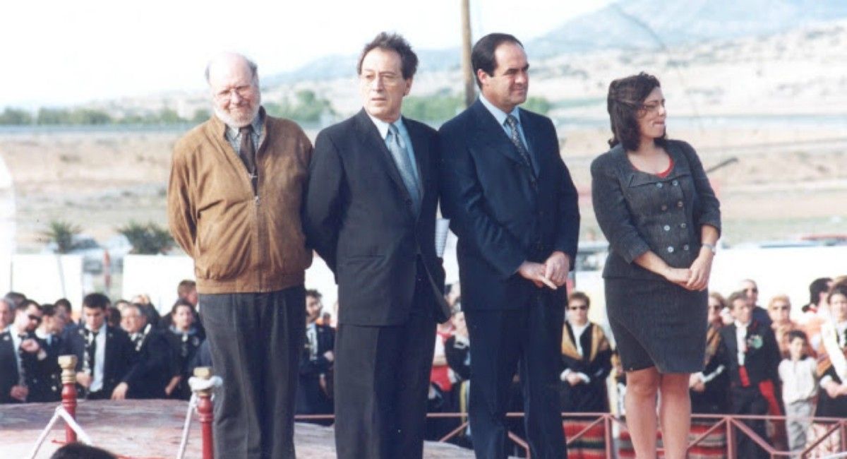 Antonio Callado en la inauguración de _La paz aupada_ junto a Jose Luis Sánchez y José Bono (Foto de Luis Gil López)