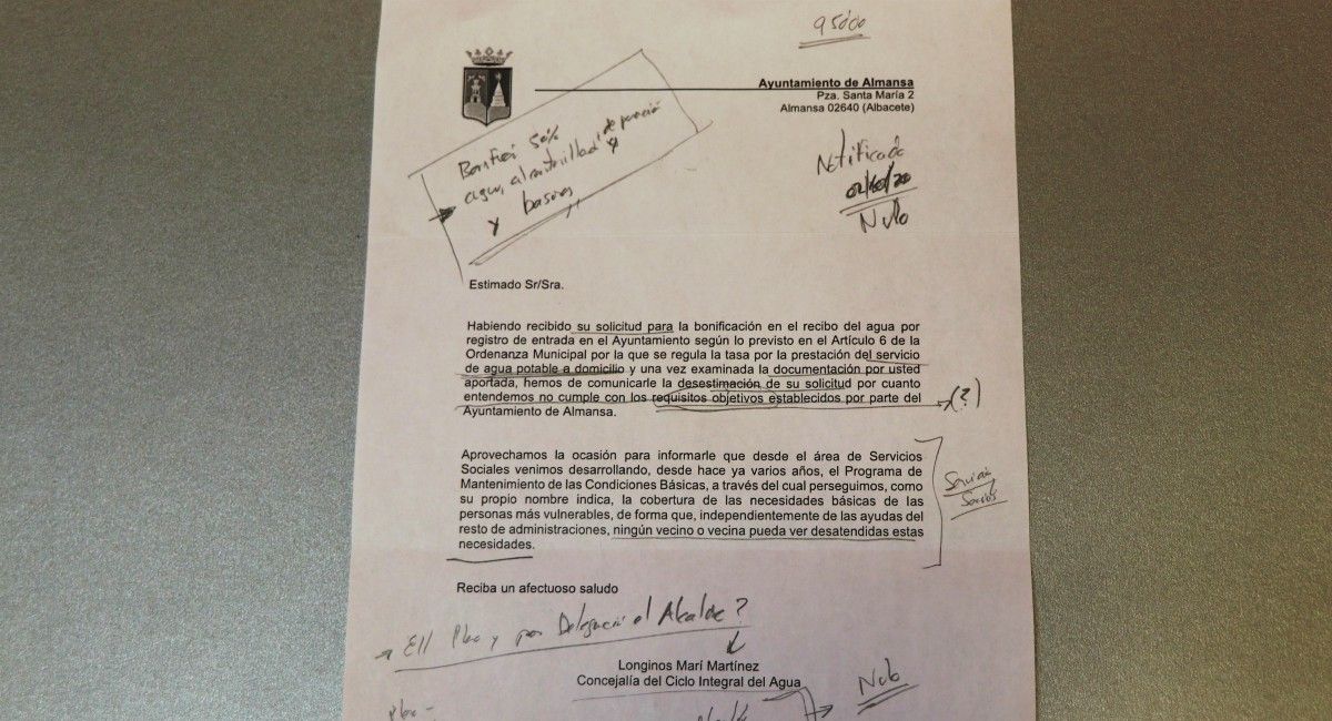 Carta de respuesta del Ayuntamiento a los vecinos solicitantes con apuntes del PSOE Almansa