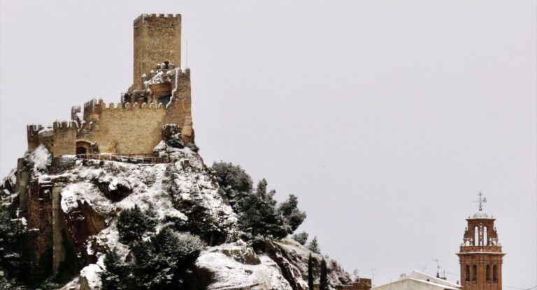 Castillo de Almansa nieve, por Ojo de Drone