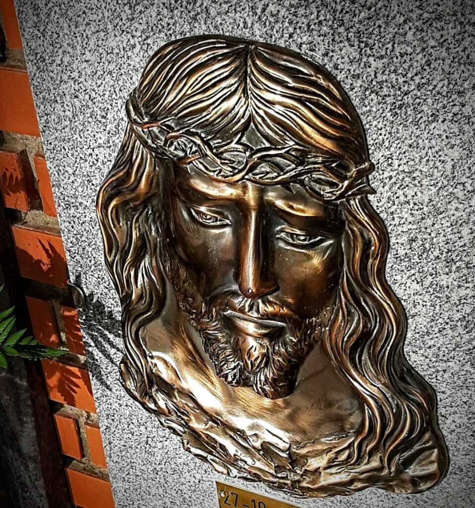 Ecce homo tallado en bronce