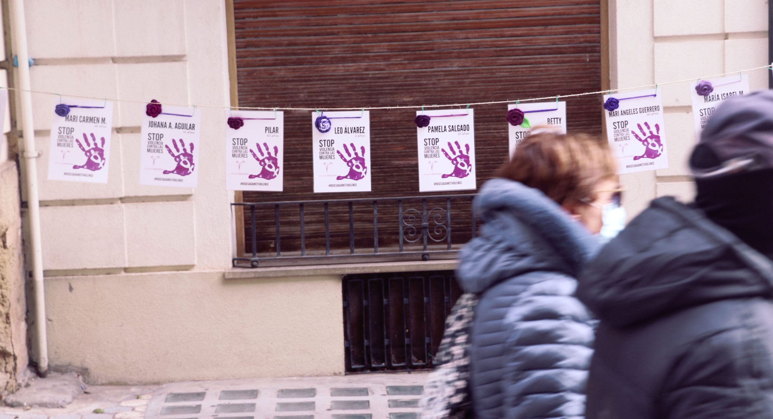 Numerosas localidades de Castilla-La Mancha se suman a la campaña internacional «Roses Against Violence» a propuesta de Almansa Feminista