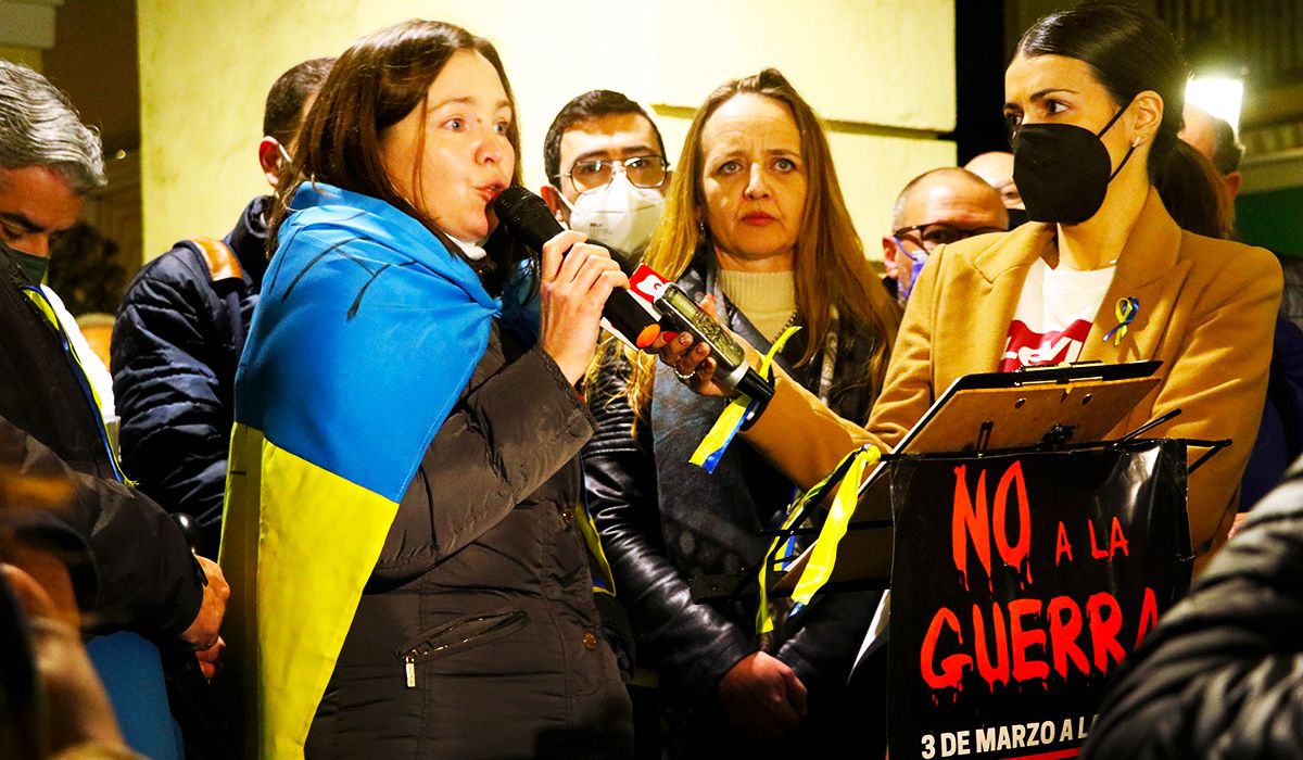 Fotos de la concentración en Almansa contra la guerra en Ucrania