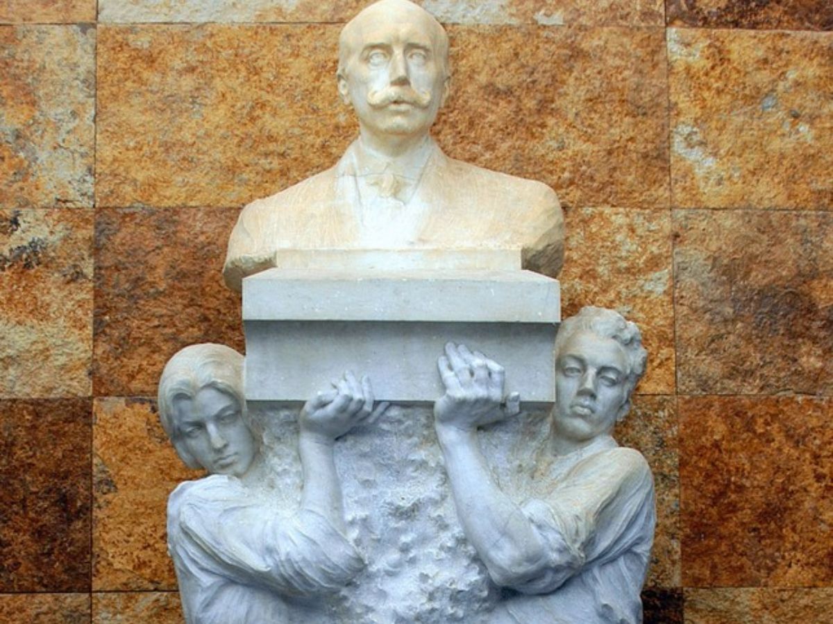 estatua Aniceto Coloma