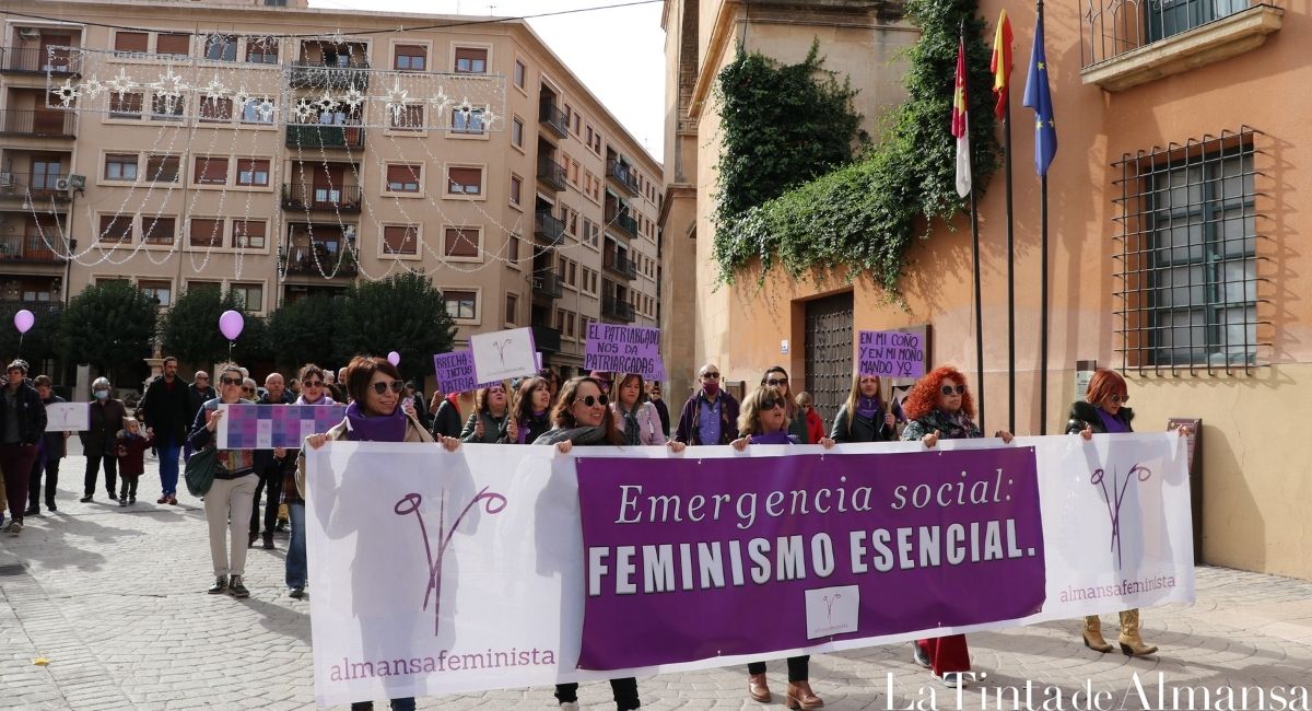manifestacion feminista almansa