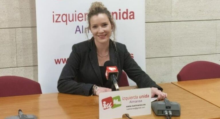 Laura Fernández IU, moción prostitución