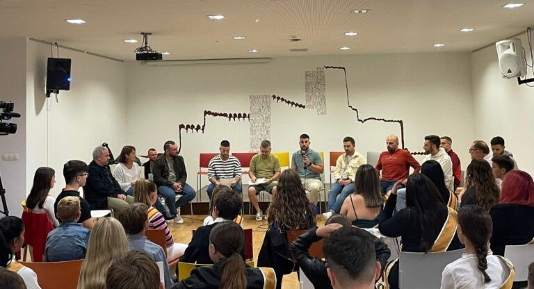 mesa redonda embajadas infantiles