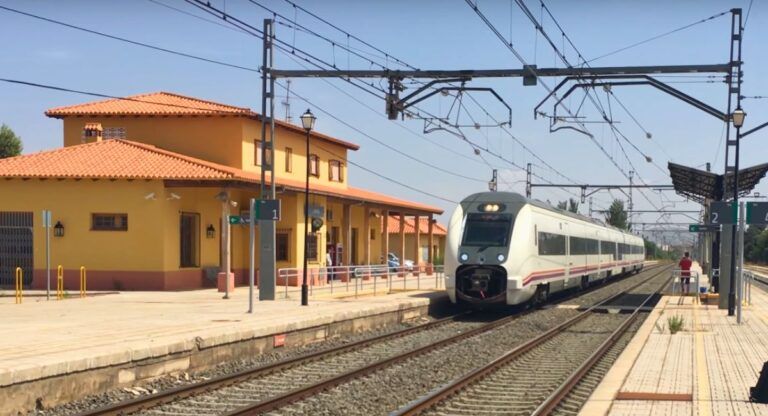 trenes almansa valencia