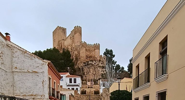 La AEMET activa el Aviso Amarillo por lluvias en Almansa para el 5 de marzo, con acumulaciones de hasta 40 mm en 12 horas. Se recomienda precaución y seguir las indicaciones de Almansa Emergencias, Policía Local y Protección Civil.