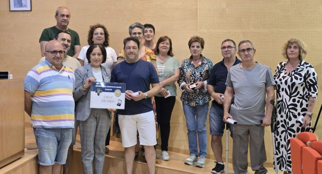 cruz oro donantes sangre