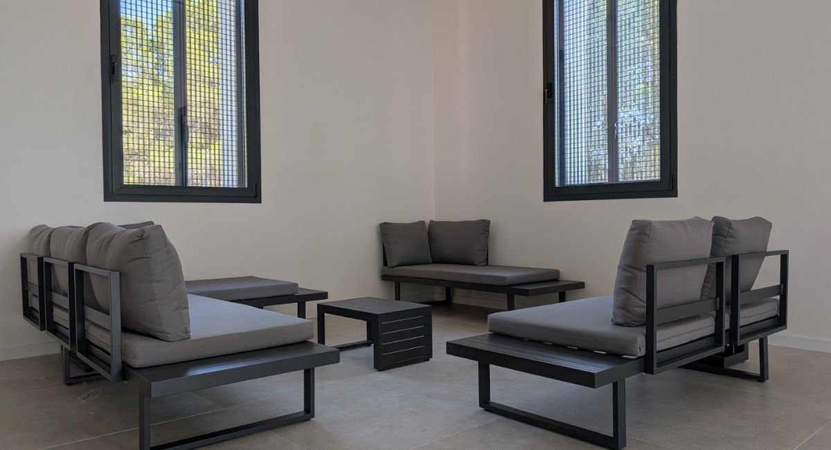 albergue casa llavero almansa sillones