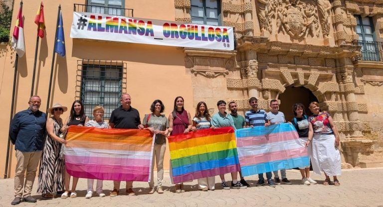 pancarta lgtbi Almansa