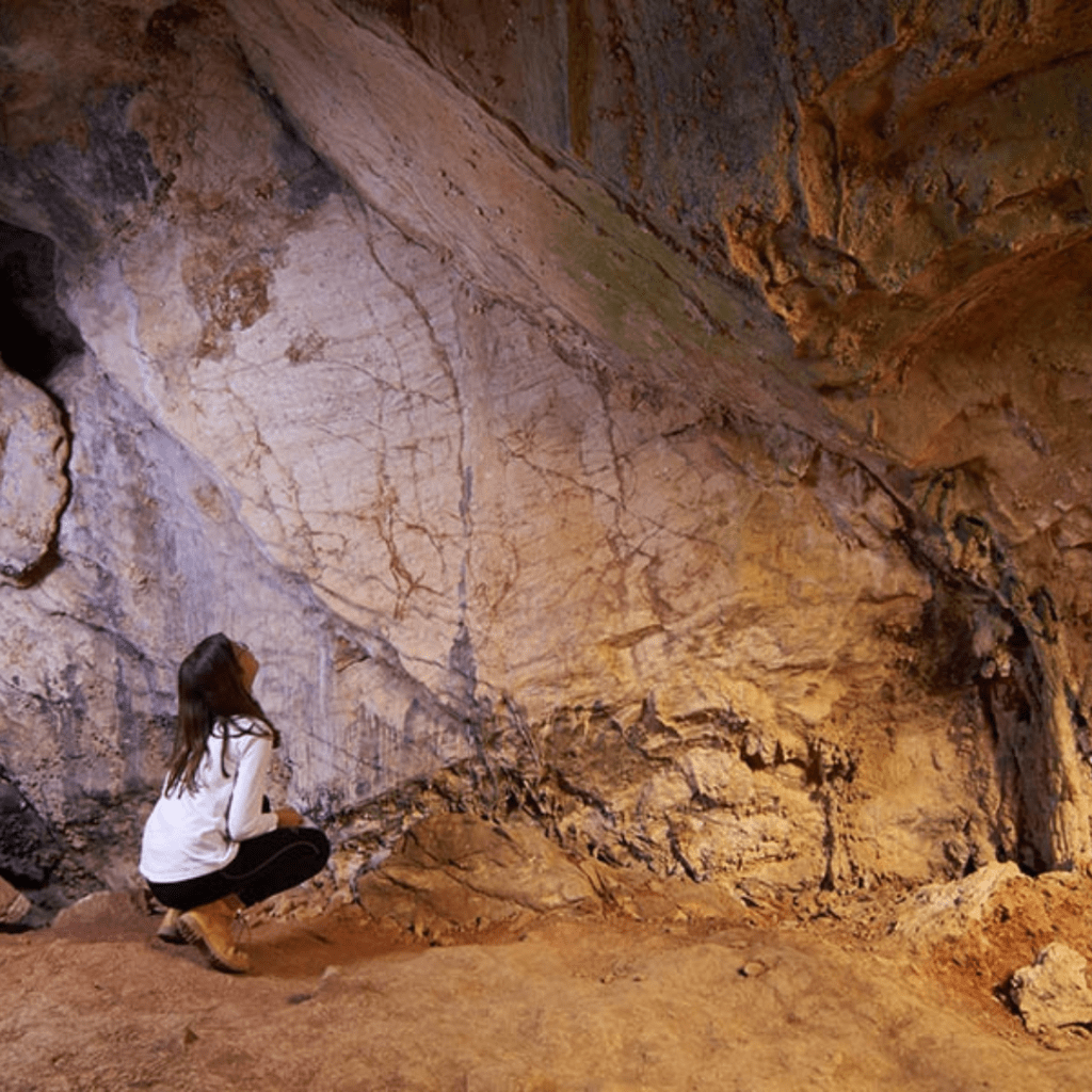 Arte rupestre en la Cueva del Niño, Ayna