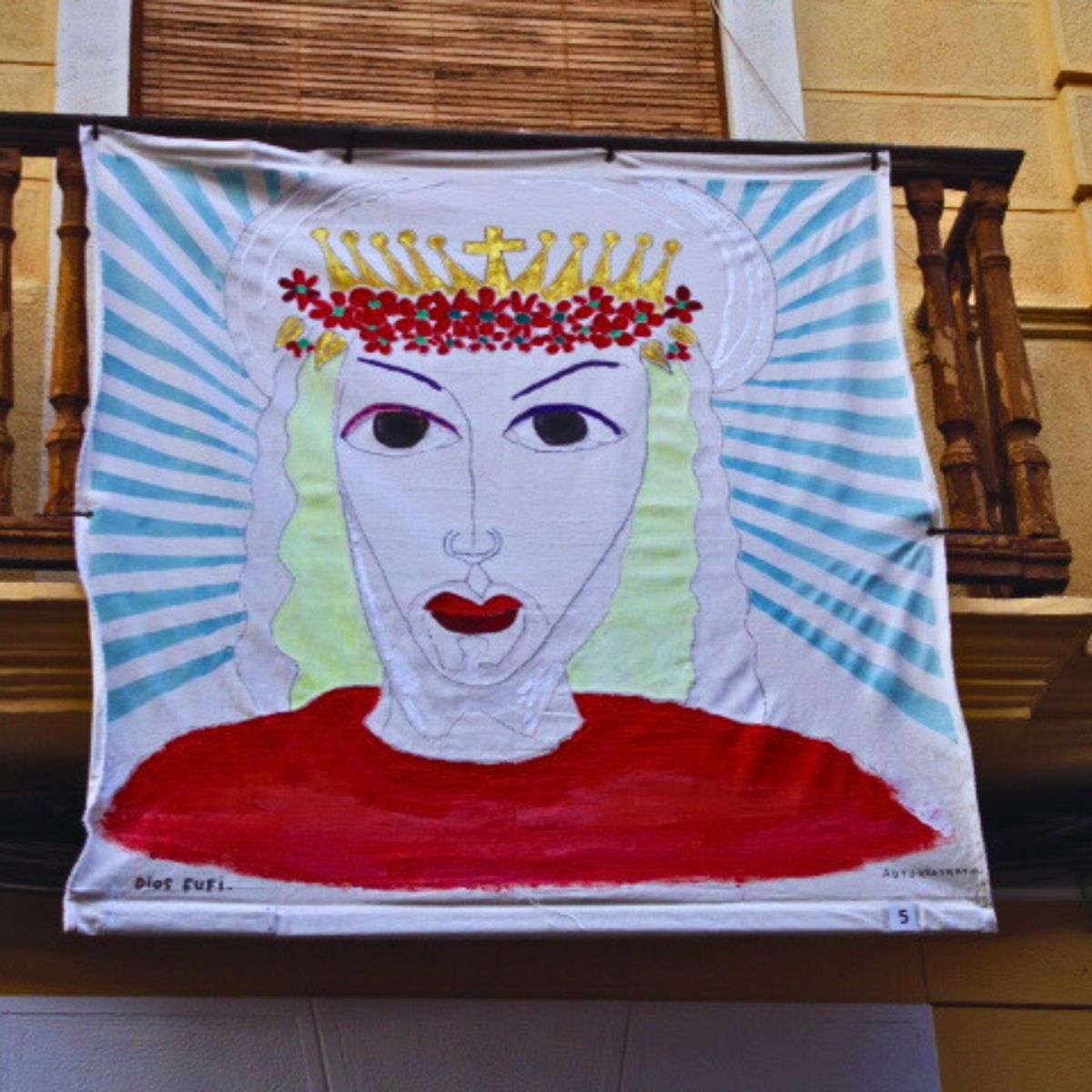Obra de Fufi en la balconada de almansa