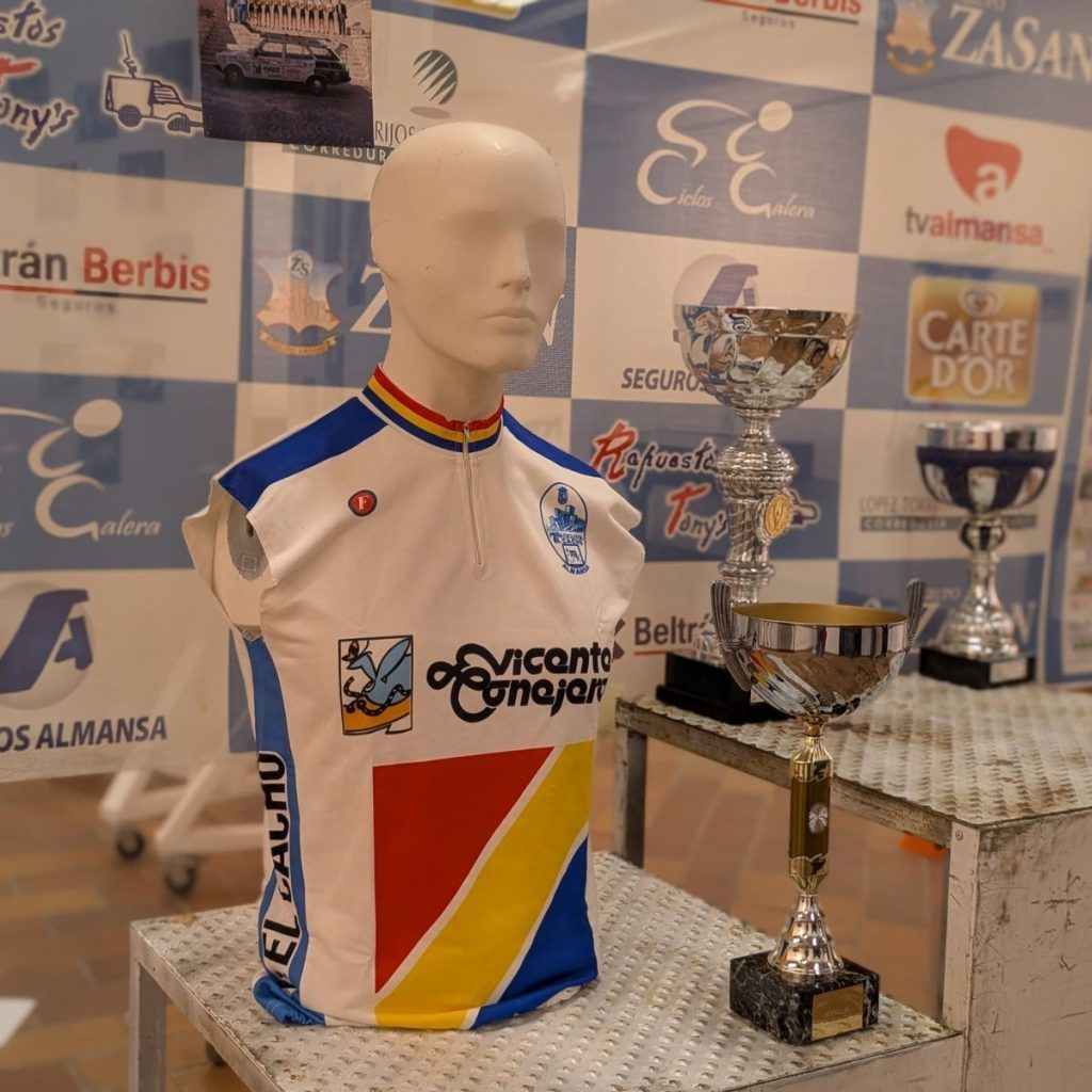 exposición peña ciclista cacho
