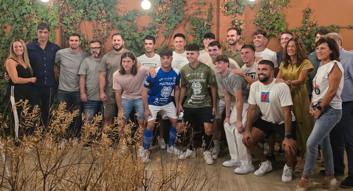 plantilla UD Almansa nueva equipación