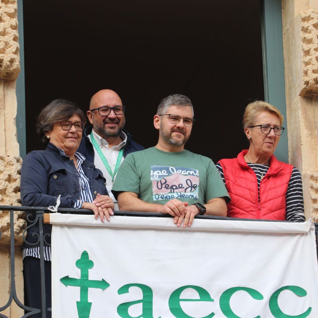lazo rosa ayuntamiento Almansa cáncer