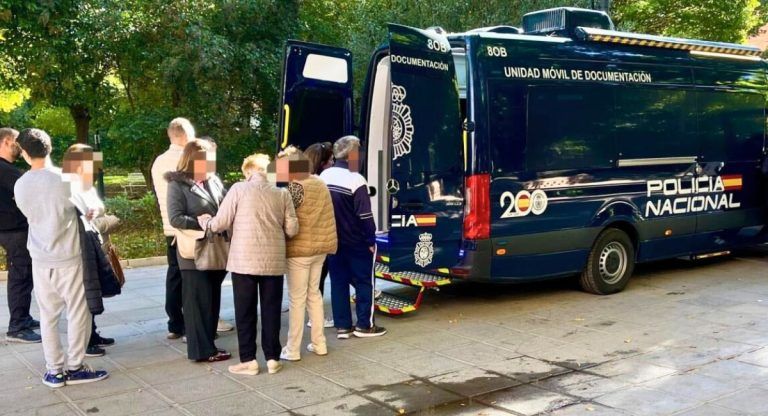 Furgón de Oficina del DNI de Almansa sobre ruedas