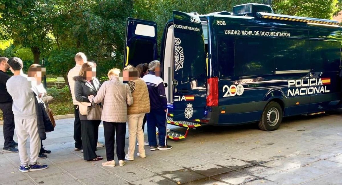 Furgón de Oficina del DNI de Almansa sobre ruedas