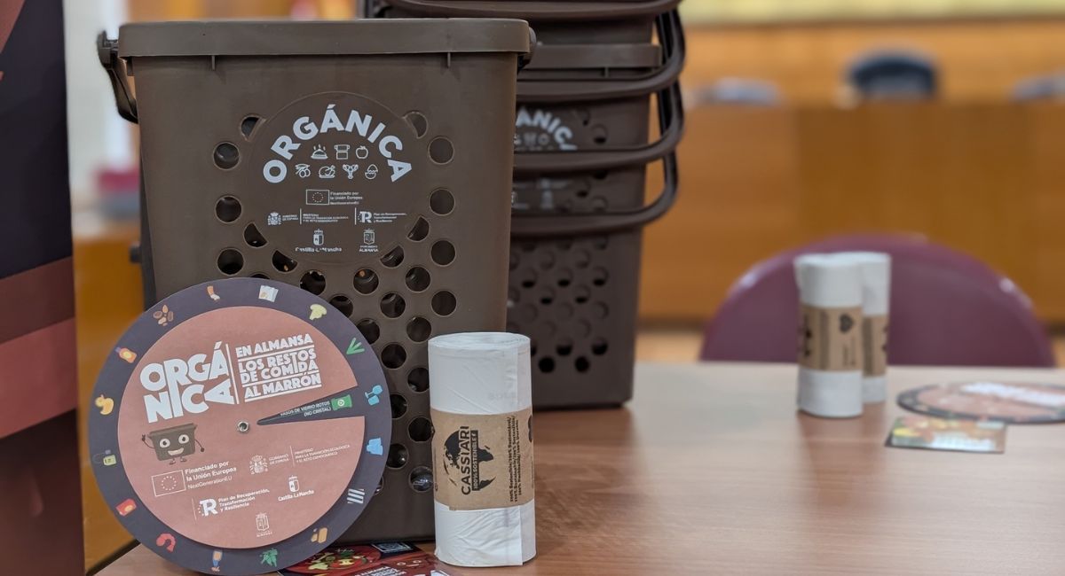 contenedor marrón Almansa regalo campaña