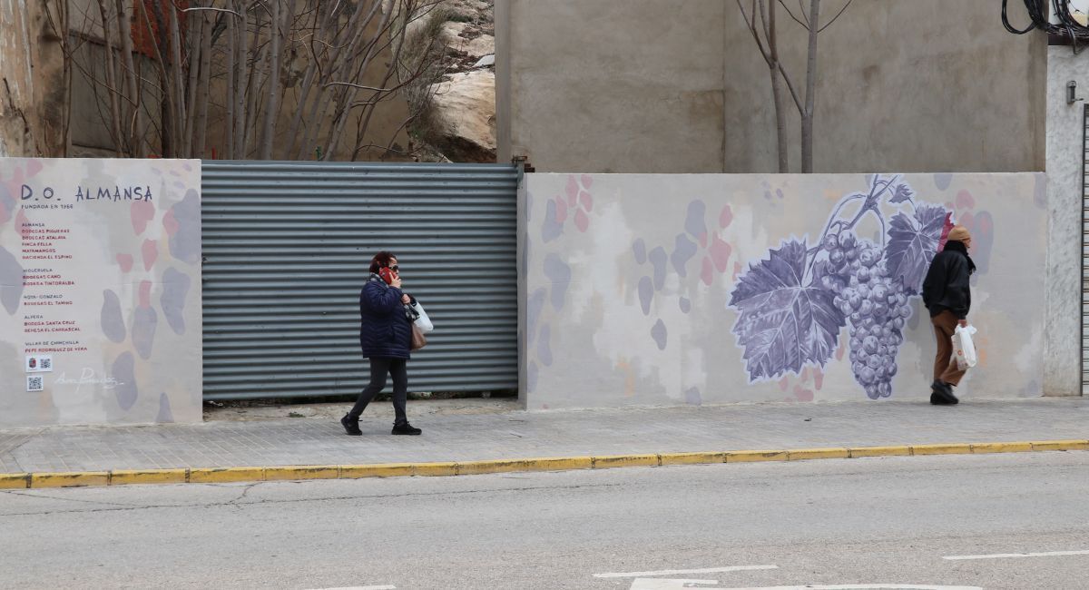 Ana Penadés mural vino