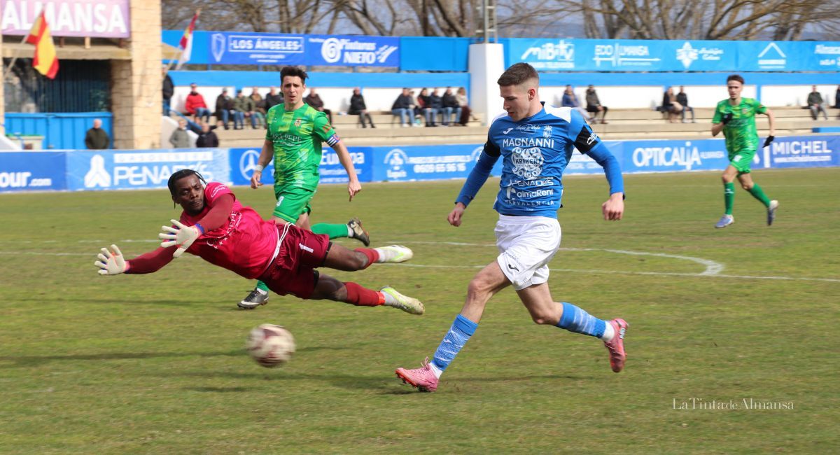 UD Almansa líder