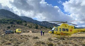Helicóptero de emergencias de Murcia atiende a senderistas