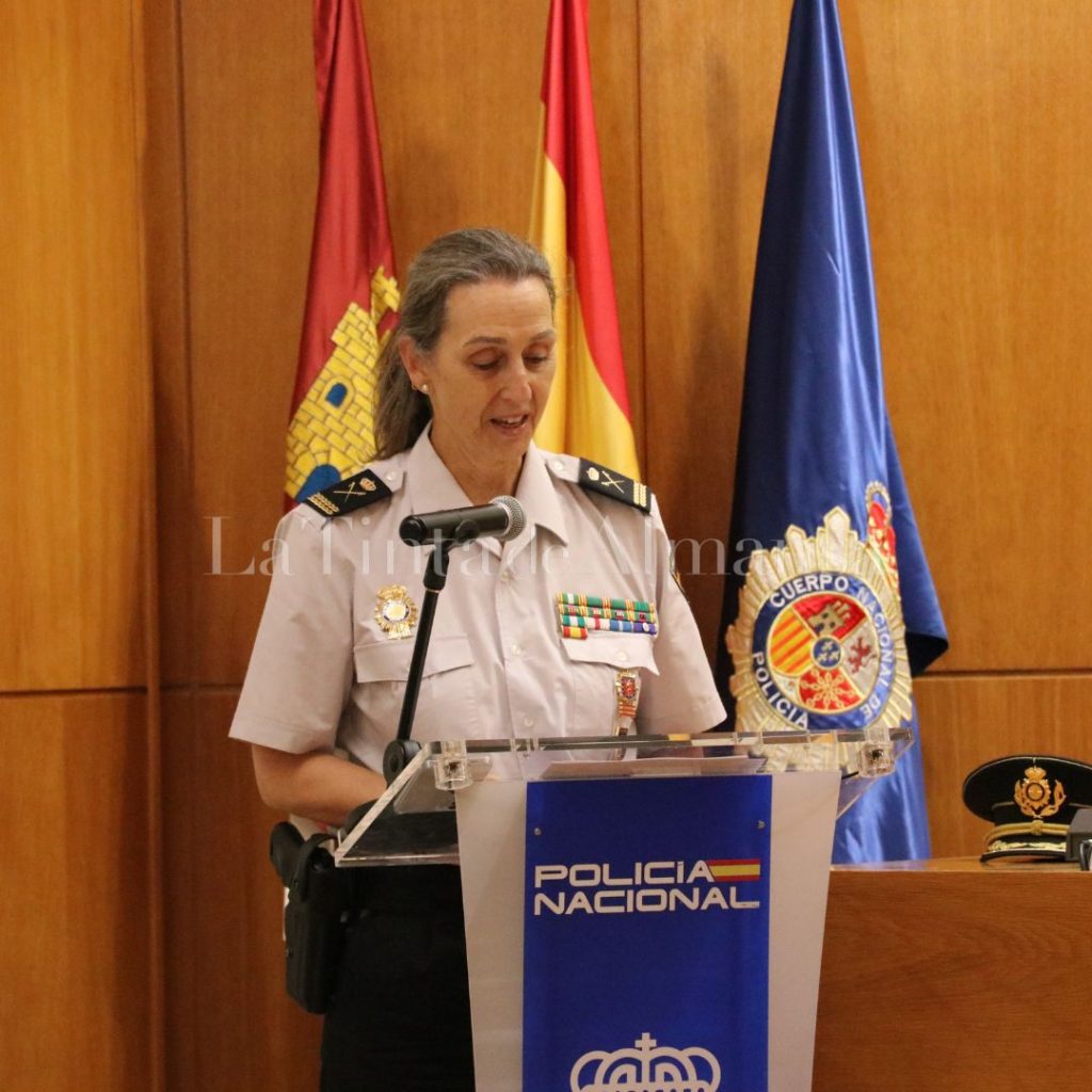 María Cristina Marín oficina dni Almansa