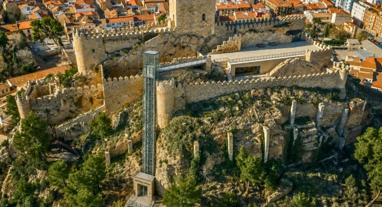 imagen del posible ascensor del castillo de almansa