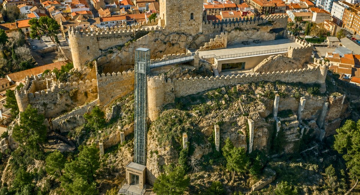 imagen del posible ascensor del castillo de almansa