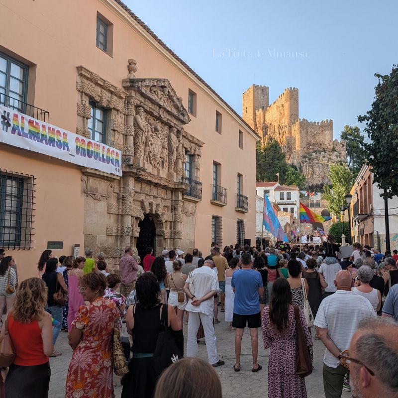manifestación agresión homófoba histórica en Almansa