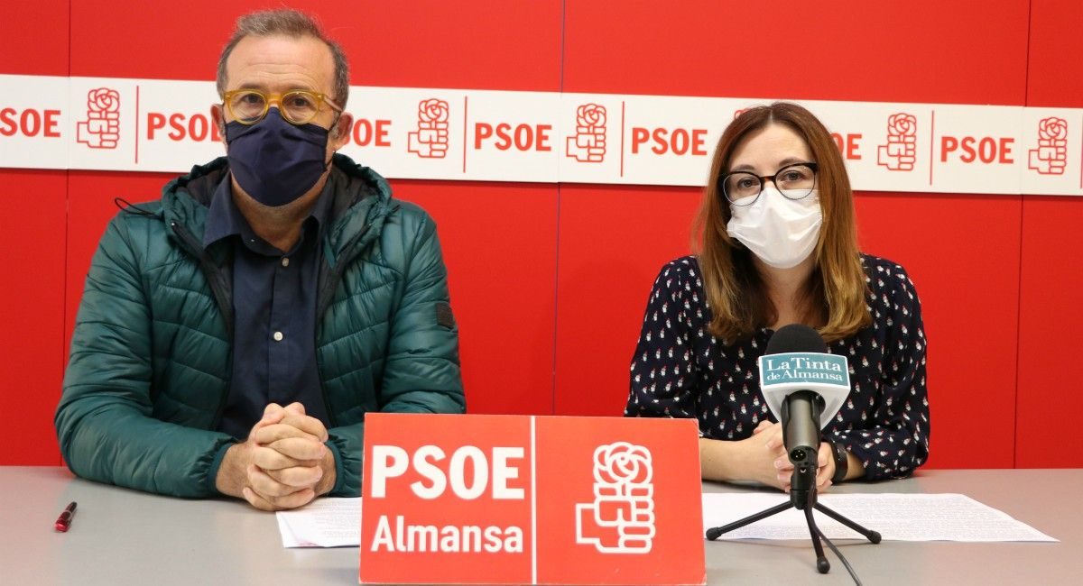 Pablo Sánchez y Salud López PSOE Almansa