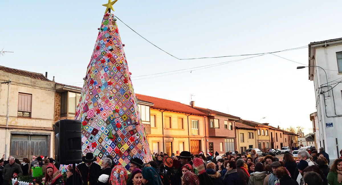 Un árbol de Navidad de ganchillo en Almansa