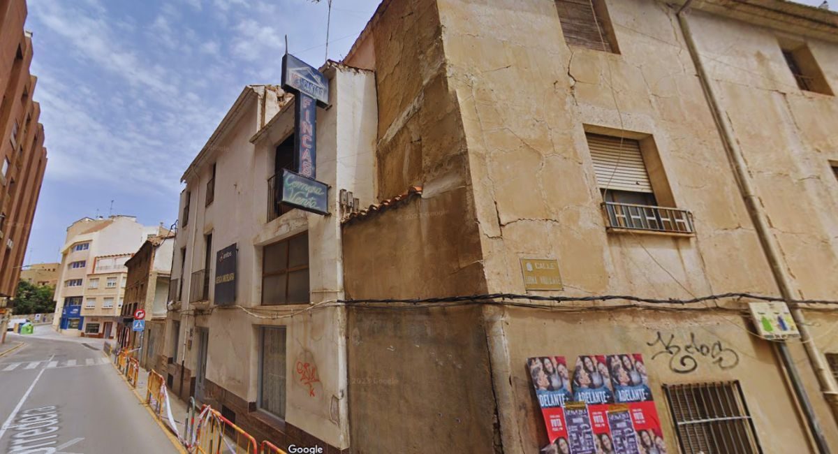 demolición edificio antiguo almansa