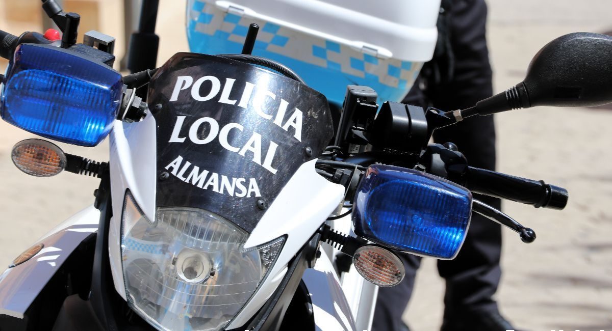 Almansa plazas policía local