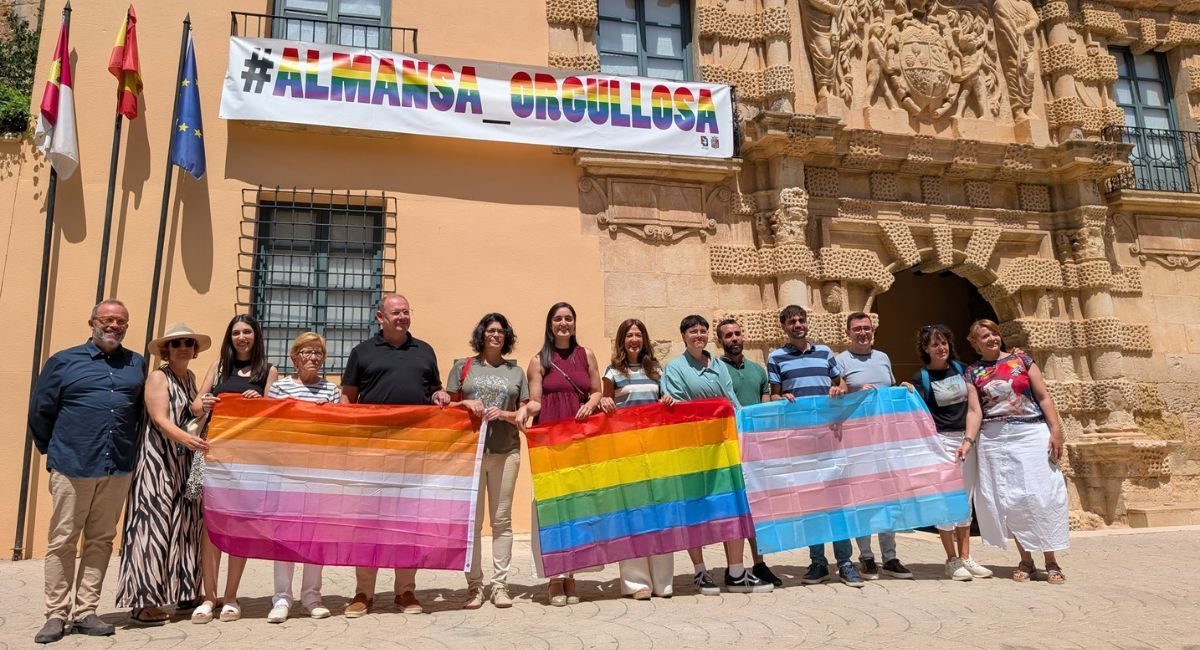 pancarta lgtbi Almansa