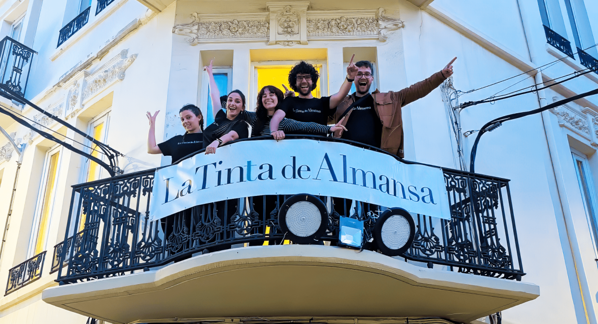 Equipo de la tinta de almansa durante las emisiones de fiestas